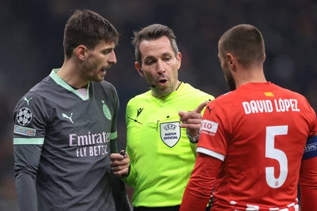 Milan, Italy, 22nd January 2025. The Referee Tobias Stieler of Germany discusses with Matteo Gabbia of AC Milan and David Lopez of Girona FC during the UEFA Champions League match at Giuseppe Meazza, Milan. Picture credit should read: Jonathan Moscrop Sportimage EDITORIAL USE ONLY. No use with unauthorised audio, video, data, fixture lists, club league logos or live services. Online in-match use limited to 120 images, no video emulation. No use in betting, games or single club league player publications. SPI_029_JM_MILAN_GIRONA_UCL SPI-3619-0001