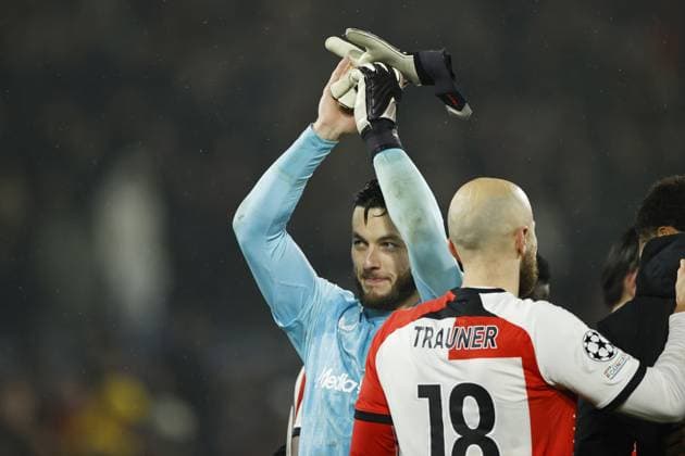 ROTTERDAM - (l-r) Feyenoord goalkeeper Justin Bijlow, Gernot Trauner of Feyenoord celebrate victory during the UEFA Champions League match between Feyenoord and FC Bayern Munich at Feyenoord Stadium de Kuip on Jan. 22, 2025 in Rotterdam, Netherlands. ANP MAURICE VAN STEEN UEFA Champions League 2024 25 League phase 7 2024 25 xVIxANPxSportx xxANPxIVx 518106471 originalFilename: 518106471.jpg