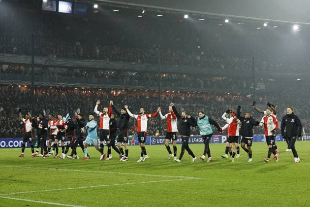 ROTTERDAM - Feyenoord celebrates victory during the UEFA Champions League match between Feyenoord and FC Bayern Munchen at Feyenoord Stadium de Kuip on Jan. 22, 2025 in Rotterdam, Netherlands. ANP MAURICE VAN STEEN UEFA Champions League 2024 25 League phase 7 2024 25 xVIxANPxSportx xxANPxIVx 518106481 originalFilename: 518106481.jpg