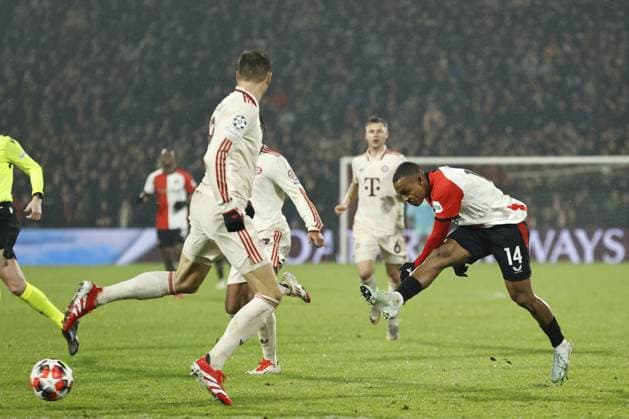 ROTTERDAM - (l-r) Michael Olise of Bayern Munich, Igor Paixao of Feyenoord during the UEFA Champions League match between Feyenoord and FC Bayern Munich at Feyenoord Stadium de Kuip on Jan. 22, 2025 in Rotterdam, Netherlands. ANP MAURICE VAN STEEN UEFA Champions League 2024 25 League phase 7 2024 25 xVIxANPxSportx xxANPxIVx 518106986 originalFilename: 518106986.jpg