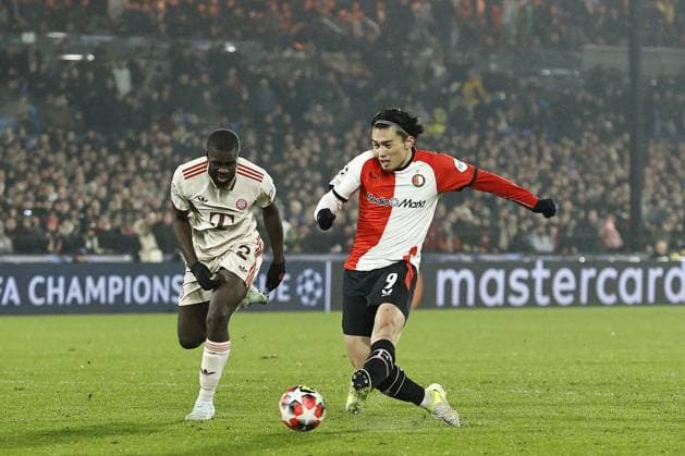 ROTTERDAM - (l-r) Dayot Upamecano of Bayern Munich, Ayase Ueda of Feyenoord scores 2-0 during the UEFA Champions League match between Feyenoord and FC Bayern Munich at Feyenoord Stadium de Kuip on Jan. 22, 2025 in Rotterdam, Netherlands. ANP MAURICE VAN STEEN UEFA Champions League 2024 25 League phase 7 2024 25 xVIxANPxSportx xxANPxIVx 518107054 originalFilename: 518107054.jpg