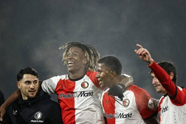 ROTTERDAM - (l-r) Julian Carranza of Feyenoord, Chris-Kevin Nadje of Feyenoord, Jeyland Mitchell of Feyenoord, Hugo Bueno of Feyenoord celebrate victory during the UEFA Champions League match between Feyenoord and FC Bayern Munich at Feyenoord Stadium de Kuip on Jan. 22, 2025 in Rotterdam, Netherlands. ANP MAURICE VAN STEEN UEFA Champions League 2024 25 League phase 7 2024 25 xVIxANPxSportx xxANPxIVx 518107423 originalFilename: 518107423.jpg