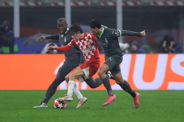 Milan, Italy, 22nd January 2025. Bryan Gil of Girona FC is pursued by Yunus Musah and Tijjani Reijnders of AC Milan during the UEFA Champions League match at Giuseppe Meazza, Milan. Picture credit should read: Jonathan Moscrop Sportimage EDITORIAL USE ONLY. No use with unauthorised audio, video, data, fixture lists, club league logos or live services. Online in-match use limited to 120 images, no video emulation. No use in betting, games or single club league player publications. SPI_056_JM_MILAN_GIRONA_UCL SPI-3619-0028