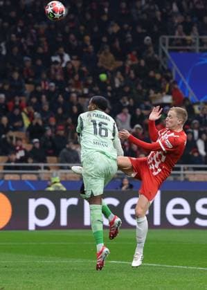 Milan, Italy, 22nd January 2025. Donny van de Beek of Girona FC clashes with Mike Maignan of AC Milan during the UEFA Champions League match at Giuseppe Meazza, Milan. Picture credit should read: Jonathan Moscrop Sportimage EDITORIAL USE ONLY. No use with unauthorised audio, video, data, fixture lists, club league logos or live services. Online in-match use limited to 120 images, no video emulation. No use in betting, games or single club league player publications. SPI_073_JM_MILAN_GIRONA_UCL SPI-3619-0045