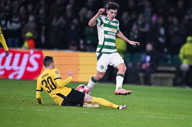 GLASGOW, SCOTLAND JANUARY 22 Alex Valle of Celtic R against Sandro Lauper of Young Boys L during the UEFA Champions League 2024 25 League Phase MD7 match between Celtic FC and BSC Young Boys at Celtic Park on January 22, 2025 in Glasgow, Scotland Glasgow Celtic Park Scotland United Kingdom Copyright: xJustPictures.ch RichardxCallisx jp-en-EuSpIm-RMC_3622-20250122