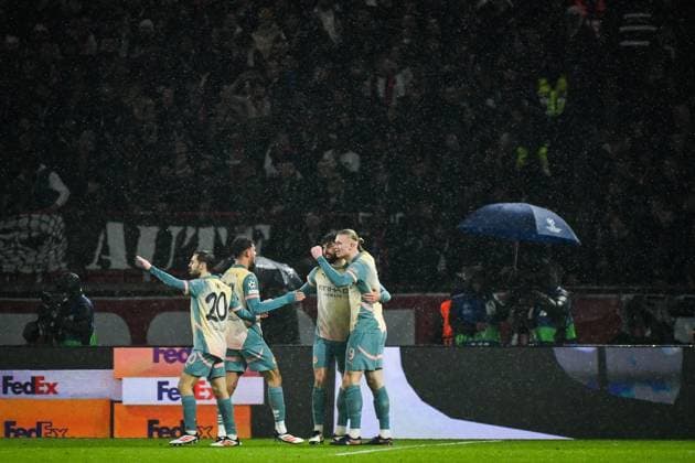 Champions League PSG vs Manchester City - FA Manchester City’s forward Erling Haaland celebrates with teammates scoring a goal during the UEFA Champions League football match between Paris Saint-Germain and Manchester City FC at the Parc des Princes Stadium in Paris on January 22, 2025. Photo by Firas Abdullah ABACAPRESS.COM Paris Ile-de-France France  Copyright: xAbdullahxFiras ABACAx