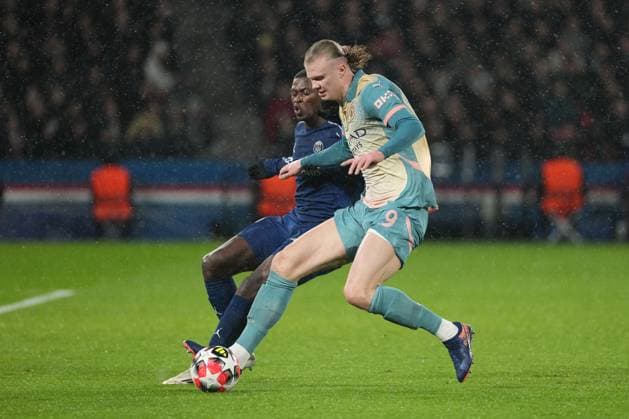 Erling Haaland of Manchester City and Nuno Mendes of PSG Paris Saint-Germain v Manchester City, UEFA Champions League, Group Stage, Football, Parc des Princes, Paris, France - 22 Jan 2025 EDITORIAL USE ONLY No use with unauthorised audio, video, data, fixture lists, club league logos or live services. Online in-match use limited to 120 images, no video emulation. No use in betting, games or single club league player publications.  Copyright: xDavexWinter Shutterstockx 15108890dt