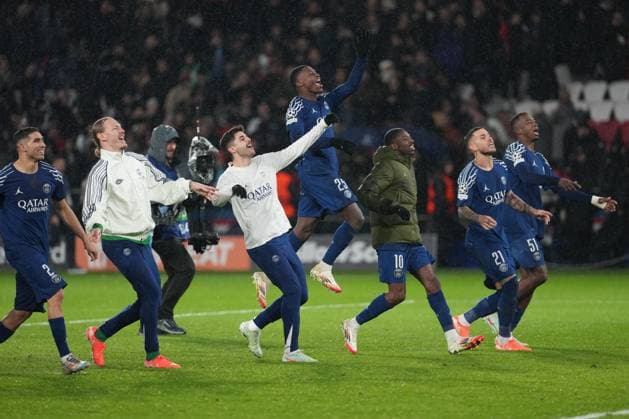 PSG celebrate coming back from two-nil down to win 4-2 Paris Saint-Germain v Manchester City, UEFA Champions League, Group Stage, Football, Parc des Princes, Paris, France - 22 Jan 2025 EDITORIAL USE ONLY No use with unauthorised audio, video, data, fixture lists, club league logos or live services. Online in-match use limited to 120 images, no video emulation. No use in betting, games or single club league player publications.  Copyright: xDavexWinter Shutterstockx 15108890it