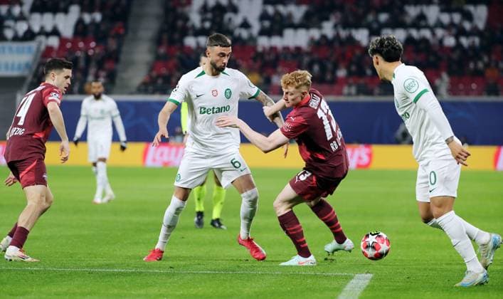 Christoph Baumgartner, Zeno Debast, Nicolas Seiwald, Maxi Araujo duel Match scene Action Sport Football Soccer UEFA Champions League UCL Men 7 Matchday Season 2024 2025 22 01 2025 Rasen Ballsport RB Leipzig RBL vs Sporting Lisbon DFL regulations prohibit any use of photographs as image sequences and or quasi video
