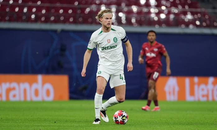 Morten Hjulmand on the ball Single image Crop action Sport Football Soccer UEFA Champions League UCL Men 7 Matchday Season 2024 2025 22 01 2025 Rasen Ballsport RB Leipzig RBL vs Sporting Lisbon DFL regulations prohibit any use of photographs as image sequences and or quasi video
