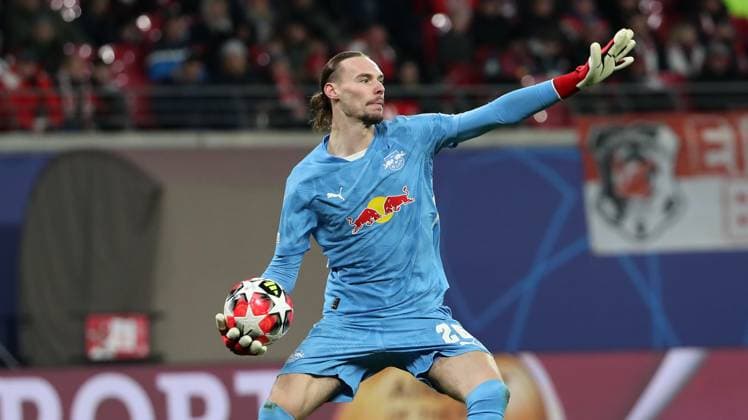 Goalkeeper Maarten Vandevoordt dropping the ball Single image Crop action Sport Football Soccer UEFA Champions League UCL Men 7 Matchday Season 2024 2025 22 01 2025 Rasen Ballsport RB Leipzig RBL vs Sporting Lisbon DFL regulations prohibit any use of photographs as image sequences and or quasi video