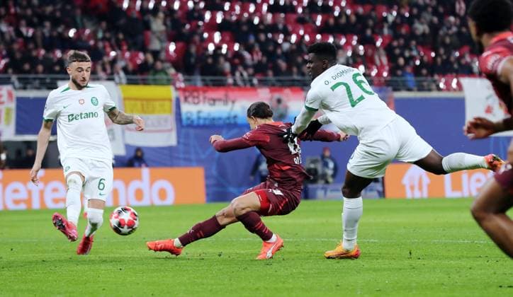 Zeno Debast, Xavi Simons on the ball, Ousmane Diomande duel Match scene Action Sport Football Soccer UEFA Champions League UCL Men 7 Matchday Season 2024 2025 22 01 2025 Rasen Ballsport RB Leipzig RBL vs Sporting Lisbon DFL regulations prohibit any use of photographs as image sequences and or quasi video