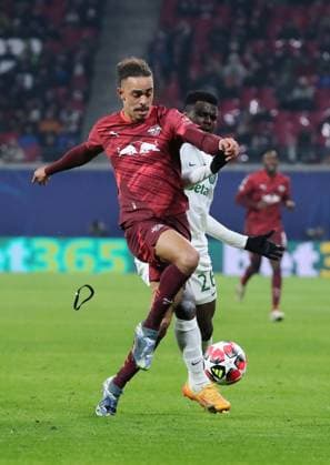 Yussuf Poulsen loses Harrband in duel with Ousmane Diomande Action Match scene Sport Football Soccer UEFA Champions League UCL Men 7 Matchday Season 2024 2025 22 01 2025 Rasen Ballsport RB Leipzig RBL vs Sporting Lisbon DFL regulations prohibit any use of photographs as image sequences and or quasi video