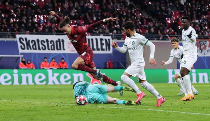 Yussuf Poulsen scores the goal to make it 2 1 against goalkeeper Franco Israel, Ricardo Esgaio duel Match scene Action Sport Football Soccer UEFA Champions League UCL Men 7 Matchday Season 2024 2025 22 01 2025 Rasen Ballsport RB Leipzig RBL vs Sporting Lisbon DFL regulations prohibit any use of photographs as image sequences and or quasi video