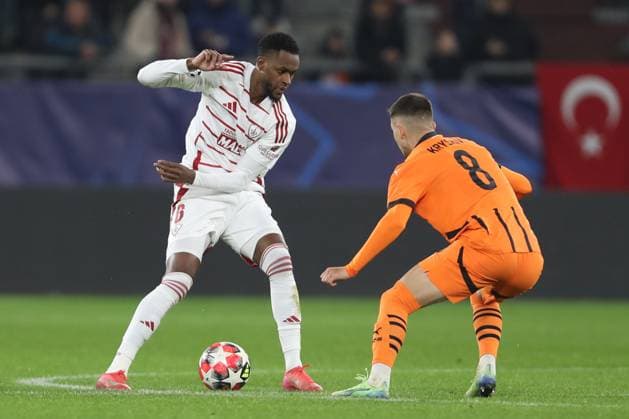Edimilson Fernandes Stade Brest 29 and Dmytro Kryskiv Shakhtar Donetsk battle for the ball during the UEFA Champions League 2024 25 League Phase MD7 match between FC Shakhtar Donetsk and Stade Brestois 29 at Veltins Arena on January 22, 2025 in Gelsenkirchen, Germany Photo by Oliver Kaelke DeFodi Images Defodi 678 2025 01 21 OK SHASTA 1108 Defodi-678