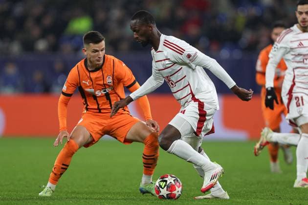 Dmytro Kryskiv Shakhtar Donetsk and Abdallah Sima Stade Brest 29 battle for the ball during the UEFA Champions League 2024 25 League Phase MD7 match between FC Shakhtar Donetsk and Stade Brestois 29 at Veltins Arena on January 22, 2025 in Gelsenkirchen, Germany Photo by Oliver Kaelke DeFodi Images Defodi 678 2025 01 21 OK SHASTA 1571 Defodi-678