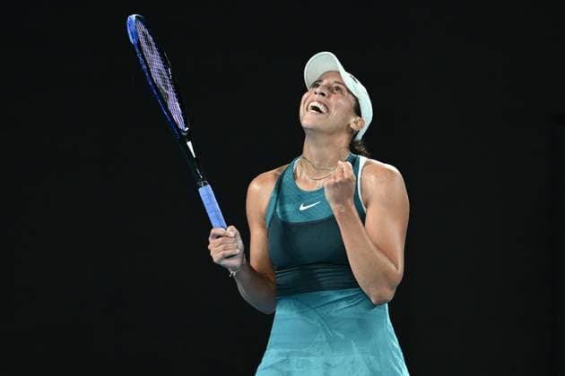 Sport Bilder des Tages TENNIS AUSTRALIAN OPEN, Madison Keys of the USA celebrates match point during her Women?s semifinal win over Iga Swiatek of Poland during the 2025 Australian Open at Melbourne Park in Melbourne, Thursday, January 23, 2025. ( NO ARCHIVING, EDITORIAL USE ONLY, NO USE IN BOOKS WITHOUT CONSENT MELBOURNE VICTORIA AUSTRALIA  Copyright: xJOELxCARRETTx 20250124187974906521
