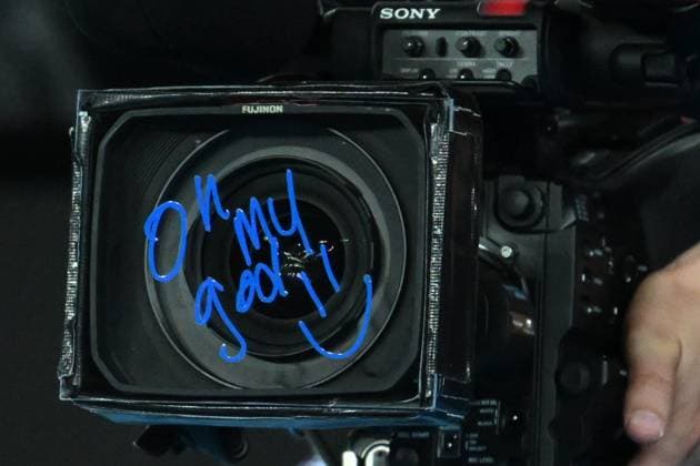 Sport Bilder des Tages TENNIS AUSTRALIAN OPEN, A broadcast camera is seen with Oh My God written on the signature glass by Madison Keys of the USA after her Women?s semifinal win over Iga Swiatek of Poland during the 2025 Australian Open at Melbourne Park in Melbourne, Thursday, January 23, 2025. ( NO ARCHIVING, EDITORIAL USE ONLY, NO USE IN BOOKS WITHOUT CONSENT MELBOURNE VICTORIA AUSTRALIA  Copyright: xJOELxCARRETTx 20250124122298580260
