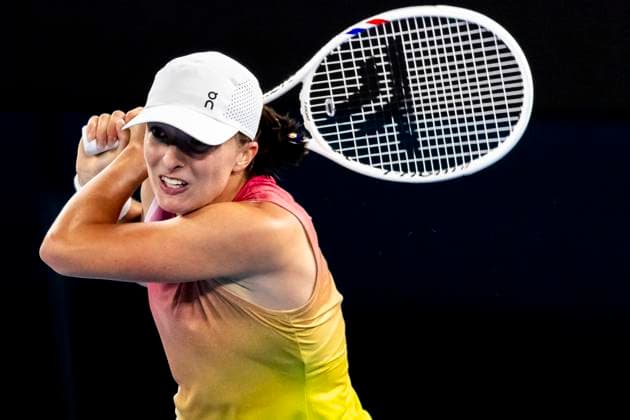 MELBOURNE, VIC - JANUARY 23: Iga Swiatek of Poland in action during the Semifinals of the 2025 Australian Open on January 23 2025, at Melbourne Park in Melbourne, Australia. (Photo by Jason Heidrich Icon Sportswire) TENNIS: JAN 23 Australian Open EDITORIAL USE ONLY Icon250123152