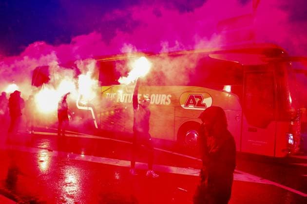 ALKMAAR - 23-01-2025, AFAS Stadium. UEFA Europa League, season 2024 2025 during the match AZ - AS Roma. players of AZ welcomed by suporters of AZ AZ - AS Roma  x27525585x Copyright:
