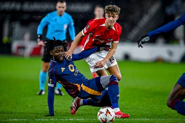 AZ midfielder Sven Mijnans, AS Roma midfielder Manu Kone, during the match AZ Roma at the AZ Stadium for the UEFA Europa League League phase Matchday 7 season 2024 2025 in ALKMAAR, Netherlands on 23 januari 2025, photo by Stefan Koops EYE4images DeFodi Images Defodi 746 210147 Defodi-746