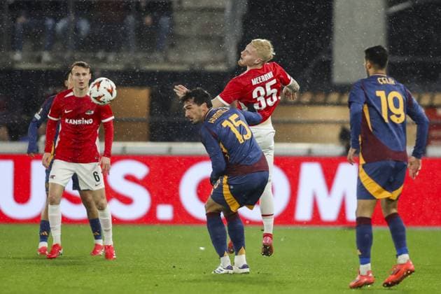ALKMAAR - 23-01-2025, AFAS Stadium. UEFA Europa League, season 2024 2025, AZ player Mexx Meerdink and AS Roma Mats player Hummels during the match AZ - AS Roma. AZ - AS Roma  x27526110x Copyright: