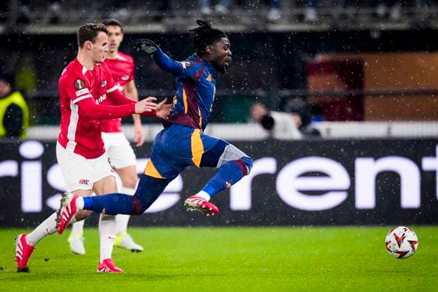 2025-01-23 AZ v AS Roma - UEFA Europa League 2024 25 League Phase MD7 ALKMAAR, NETHERLANDS - JANUARY 23: Manu Kone of AS Roma battles for possession with Peer Koopmeiners of AZ during the UEFA Europa League 2024 25 League Phase MD7 match between AZ and AS Roma at AFAS Stadion on January 23, 2025 in Alkmaar, Netherlands. Alkmaar AFAS Stadion Netherlands Content not available for redistribution in The Netherlands directly or indirectly through any third parties. Copyright: xEdxvanxdexPolx