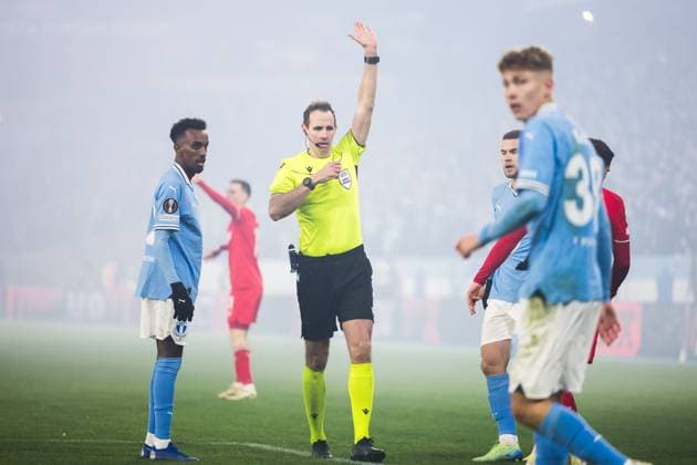 250123 Referee Sascha Stegemann during the UEFA Europa League football match between Malmö FF and Twente on January 23, 2025 in Malmö Photo Petter Arvidson BILDBYRAN kod PA PA0962 fotboll football soccer fotball uefa europa league europa league malmö ff twente bbeng  Copyright: PETTERxARVIDSON BB250123PA083