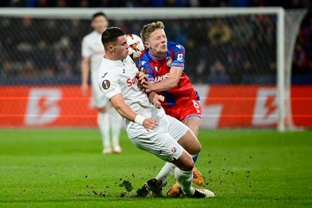 Viktoria Plzen v RSC Anderlecht - UEFA Europa League PLZEN, CZECH REPUBLIC - JANUARY 23 : Simic Jan-Carlo defender of RSC Anderlecht and Cerv Lukas midfielder of Viktoria Pilsen during the UEFA Europa League 2024 25 League Phase MD7 match between Viktoria Plzen and RSC Anderlecht on January 23, 2025 in Plzen, Czech Republic, 23 01 2025 Plzen Czech Republic  Copyright: xPeterxDexVoechtx