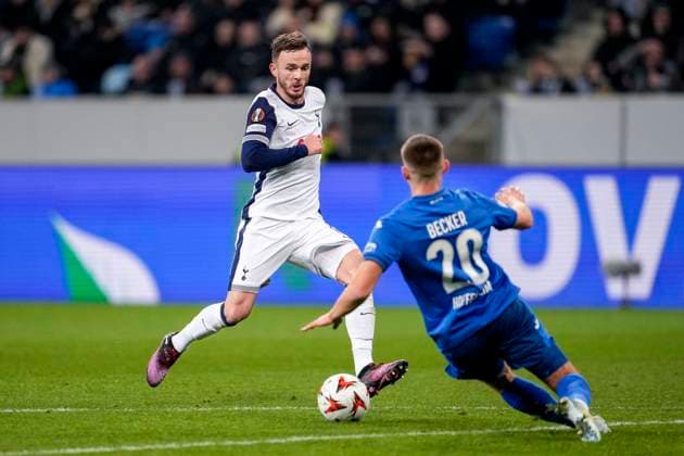 v.li.: James Maddison (Tottenham, 10), Finn Ole Becker (Hoffenheim, 20), Zweikampf, Spielszene, Duell, duel, tackle, tackling, Dynamik, Action, Aktion, 23.01.2025, Sinsheim (Deutschland), Fussball, UEFA Europa League, Gruppenphase, TSG 1899 Hoffenheim - Tottenham Hotspur, EVENT REGULATIONS PROHIBIT ANY USE OF PHOTOGRAPHS AS IMAGE SEQUENCES AND OR QUASI-VIDEO. xozx