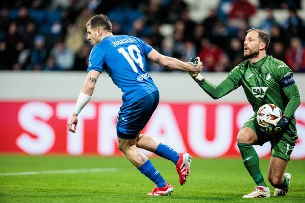 UEFA Europa League TSG 1899 Hoffenheim Tottenham Hotspur 23 01 2025 David Jurasek TSG 1899 Hoffenheim, 19 draws Oliver Baumann TSG 1899 Hoffenheim, 1 high UEFA Europa League TSG 1899 Hoffenheim Tottenham Hotspur, Sinsheim, PreZero Arena on 23 01 2025 Copyright: xBEAUTIFULxSPORTS Wunderlx