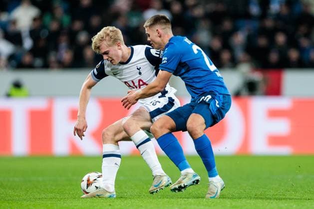UEFA Europa League TSG 1899 Hoffenheim Tottenham Hotspur 23 01 2025 Duel Lucas Bergvall Tottenham Hotspur, 15 , Finn Ole Becker TSG 1899 Hoffenheim, 20 UEFA Europa League TSG 1899 Hoffenheim Tottenham Hotspur, Sinsheim, PreZero Arena on 23 01 2025 Copyright: xBEAUTIFULxSPORTS Wunderlx