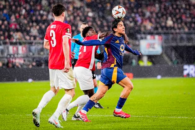 2025-01-23 AZ v AS Roma - UEFA Europa League 2024 25 League Phase MD7 ALKMAAR, NETHERLANDS - JANUARY 23: Paulo Dybala of AS Roma battles for possession with Ernest Poku of AZ during the UEFA Europa League 2024 25 League Phase MD7 match between AZ and AS Roma at AFAS Stadion on January 23, 2025 in Alkmaar, Netherlands. Alkmaar AFAS Stadion Netherlands Content not available for redistribution in The Netherlands directly or indirectly through any third parties. Copyright: xEdxvanxdexPolx