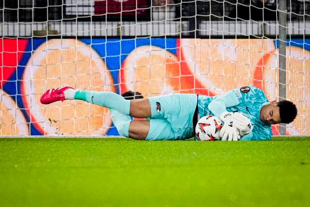 2025-01-23 AZ v AS Roma - UEFA Europa League 2024 25 League Phase MD7 ALKMAAR, NETHERLANDS - JANUARY 23: Goalkeeper Rome-Jayden Owusu-Oduro of AZ makes a save during the UEFA Europa League 2024 25 League Phase MD7 match between AZ and AS Roma at AFAS Stadion on January 23, 2025 in Alkmaar, Netherlands. Alkmaar AFAS Stadion Netherlands Content not available for redistribution in The Netherlands directly or indirectly through any third parties. Copyright: xEdxvanxdexPolx
