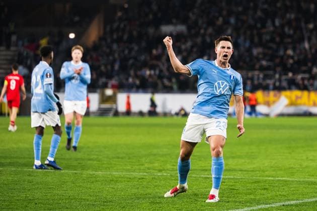 250123 Lasse Berg Johnsen of Malmö FF celebrates after scoring 1 1 during the UEFA Europa League football match between Malmö FF and Twente on January 23, 2025 in Malmö Photo Petter Arvidson BILDBYRAN kod PA PA0962 fotboll football soccer fotball uefa europa league europa league malmö ff twente bbeng jubel  Copyright: PETTERxARVIDSON BB250123PA090