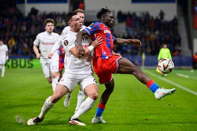 Viktoria Plzen v RSC Anderlecht - UEFA Europa League PLZEN, CZECH REPUBLIC - JANUARY 23 : Simic Jan-Carlo defender of RSC Anderlecht and Adu Prince Kwabena forward of Viktoria Pilsen during the UEFA Europa League 2024 25 League Phase MD7 match between Viktoria Plzen and RSC Anderlecht on January 23, 2025 in Plzen, Czech Republic, 23 01 2025 Plzen Czech Republic  Copyright: xPeterxDexVoechtx