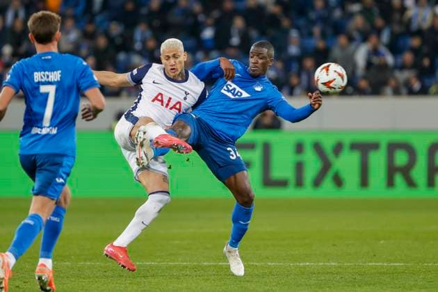 Richarlison Tottenham Hotspur, 09 and Stanley Nsoki TSG Hoffenheim, 34 in duel , Soccer, UEFA Europa League, Matchday 7, 2024 2025, TSG Hoffenheim vs Tottenham Hotspur, 23 01 2025, Rhein Neckar Arena, Sinsheim, Germany Sinsheim Rhein Neckar Arena Baden Württemberg Germany Copyright: xGrantxHubbsx