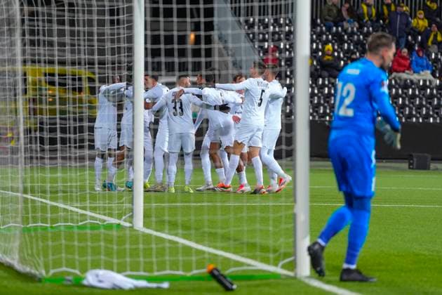 UEFA Europa League 2024 2025 Bodo Glimt Maccabi Tel Aviv Bodo 20250123 Maccabi Tel Aviv cheers after scoring by Dor Peretz UEFA Europa leauge match between Bodo Glimt and Maccabi Tel Aviv at Aspmyra stadium Photo Lise Aaserud NTB Bodo Norway EDITORIAL USE ONLY RESTRICTED USE FOR BETTING COMPANIES  Copyright: xLisexAaserudx xNTBx