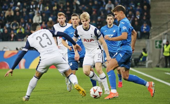 23 01 2025, xmohx, Football UEFA Europa League, TSG 1899 Hoffenheim Tottenham Hotspur emspor, v l Pedro Porro Tottenham , Tom Bischof Hoffenheim DFL DFB REGULATIONS PROHIBIT ANY USE OF PHOTOGRAPHS as IMAGE SEQUENCES and or QUASI VIDEO Sinsheim