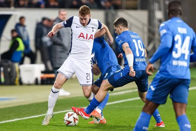 Kulusevski Dejan Tottenham Hotspur 21 vs David Jurasek TSG 1899 Hoffenheim, 19 , Tom Bischof TSG 1899 Hoffenheim, 07 GER, TSG 1899 Hoffenheim vs Tottenham Hotspur, Football, UEFA Europa League, Matchday 7, Season 2024 2025, 23 01 2025 DFL REGULATES PROHIBIT ANY USE OF PHOTOGRAPHS AS IMAGE SEQUENCES AND OR QUASI VIDEO GER, TSG 1899 Hoffenheim vs Tottenham Hotspur, Football, UEFA Europa League, Matchday 7, Season 2024 2025, 23 01 2025 Sinsheim Copyright: xEibner-Pressefoto RogerxBuerkex EP_RBE