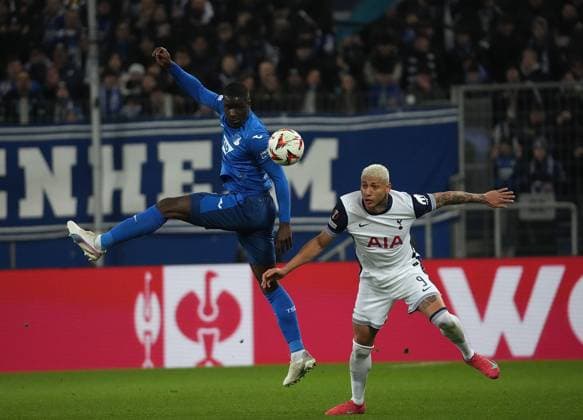 Europa League, TSG 1899 Hoffenheim vs Tottenham Hotspur 23 01 2025, PreZero Arena, Sinsheim, Europa League, TSG 1899 Hoffenheim vs Tottenham Hotspur , in the picture Stanley Nsoki Hoffenheim , Richarlison Tottenham nordphotoxGmbHx xBratic nph00250