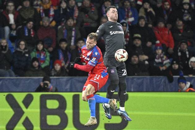 L-R Matej Vydra of Pilsen and goalkeeper Colin Coosemans of Anderlecht in action during the football Europa League 7th round match FC Viktoria Plzen vs RSC Anderlecht Brussels in Pilsen, Czech Republic, January 23, 2025. (CTKxPhoto MichalxKamaryt) CTKPhotoP2025012308095  CTKPhotoP2025012308095