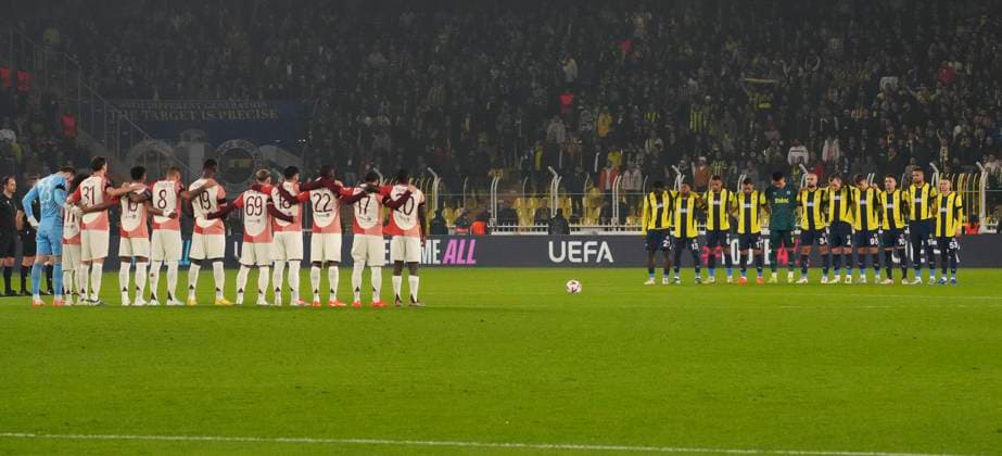 A one-minute moment of silence was observed for those who lost their lives in the hotel fire in Turkey before the UEFA Europa League 2024 25 League Phase MD7 match between Fenerbahce SK and Olympique Lyonnais at on January 23, 2025 in Istanbul, Turkey. Istanbul Turkey Copyright: xSeskimphotox Fenerbahce-Lyon-230125 (9)
