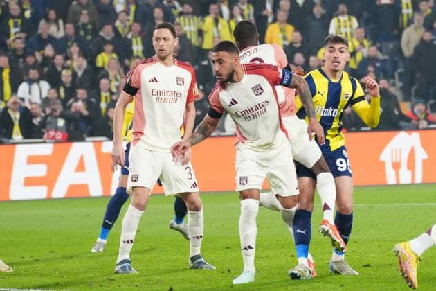 Yusuf Akcicek (R) of Fenerbahce and Nemanja Matic , Malick Fofana , Clinton Mata (22) of Olympique Lyon during the UEFA Europa League 2024 25 League Phase MD7 match between Fenerbahce SK and Olympique Lyonnais at on January 23, 2025 in Istanbul, Turkey. Istanbul Turkey Copyright: xSeskimphotox Fenerbahce-Lyon-230125 (34)