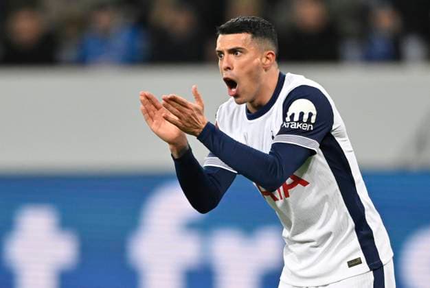 Pedro Porro Tottenham Hotspur Spurs 23 claps his hands in encouragement, applause TSG 1899 Hoffenheim vs Tottenham Hotspur Spurs 23 01 2025 DFL REGULATIONS PROHIBIT ANY USE OF PHOTOGRAPHS AS IMAGE SEQUENCES AND OR QUASI VIDEO TSG 1899 Hoffenheim vs Tottenham Hotspur