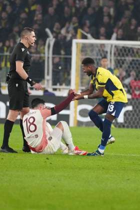 Fred (13) of Fenerbahce and Mathis Cherki (18) of Olympique Lyon during the UEFA Europa League 2024 25 League Phase MD7 match between Fenerbahce SK and Olympique Lyonnais at on January 23, 2025 in Istanbul, Turkey. Istanbul Turkey Copyright: xSeskimphotox Fenerbahce-Lyon-230125 (49)
