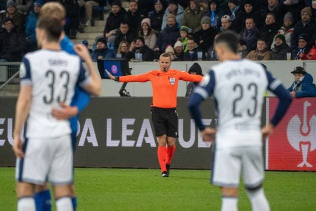 23 01 2025, xhfmx, Football UEFA Europa League, TSG 1899 Hoffenheim Tottenham Hotspur emspor, After video evidence referee Morten Krogh takes back the penalty for Hoffenheim DFL DFB REGULATIONS PROHIBIT ANY USE OF PHOTOGRAPHS as IMAGE SEQUENCES and or QUASI VIDEO Sinsheim