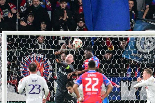L-R Goalkeeper Colin Coosemans of Anderlecht and Prince Kwabena Adu of Pilsen fight for the ball during the football Europa League 7th round match FC Viktoria Plzen vs RSC Anderlecht Brussels in Pilsen, Czech Republic, January 23, 2025. (CTKxPhoto MichalxKamaryt) CTKPhotoP2025012308196  CTKPhotoP2025012308196
