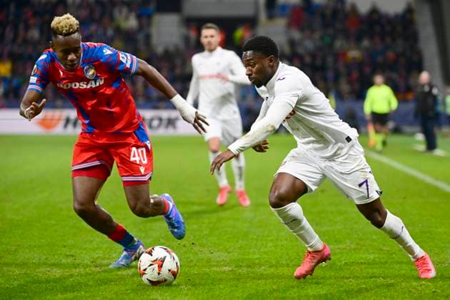 Viktoria Plzen v RSC Anderlecht - UEFA Europa League PLZEN, CZECH REPUBLIC - JANUARY 23 : Dweh Sampson defender of Viktoria Pilsen and Amuzu Francis midfielder of RSC Anderlecht during the UEFA Europa League 2024 25 League Phase MD7 match between Viktoria Plzen and RSC Anderlecht on January 23, 2025 in Plzen, Czech Republic, 23 01 2025 Plzen Czech Republic  Copyright: xPeterxDexVoechtx