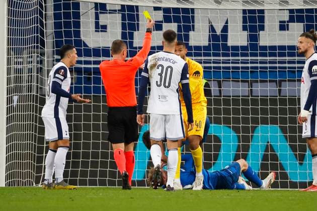 Brandon Austin Tottenham Hotspur, 40 gets yellow card from referee Morten Krogh DEN , Soccer, UEFA Europa League, Matchday 7, 2024 2025, TSG Hoffenheim vs Tottenham Hotspur, 23 01 2025, Rhein Neckar Arena, Sinsheim, Germany Sinsheim Rhein Neckar Arena Baden Württemberg Germany Copyright: xGrantxHubbsx
